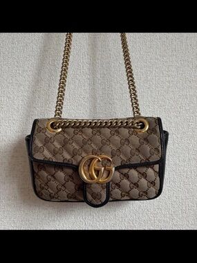 Gucci GG Marmont Small Shoulder Bag in Beige/Black